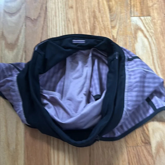 Lululemon sz 4 Speed Shorts purple gingham great pre owned condition - Picture 5 of 5